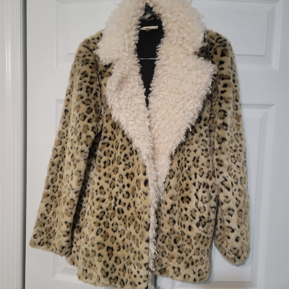 Chic Leopard Print Teddy Jacket with Cream Lining